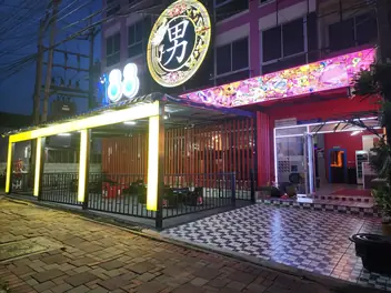 88 Massage & Spa: shopfront at night