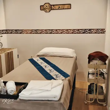 Timely Rain Massage: treatment room